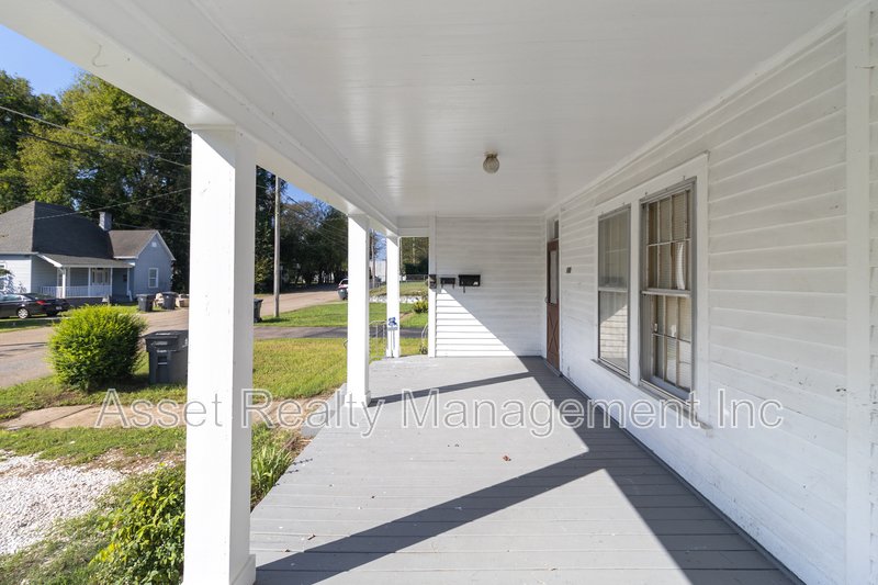 221 Hawthorne Avenue - 2 property image