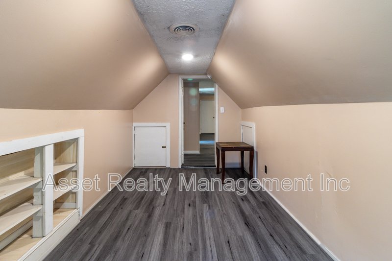 221 Hawthorne Avenue - 3 property image