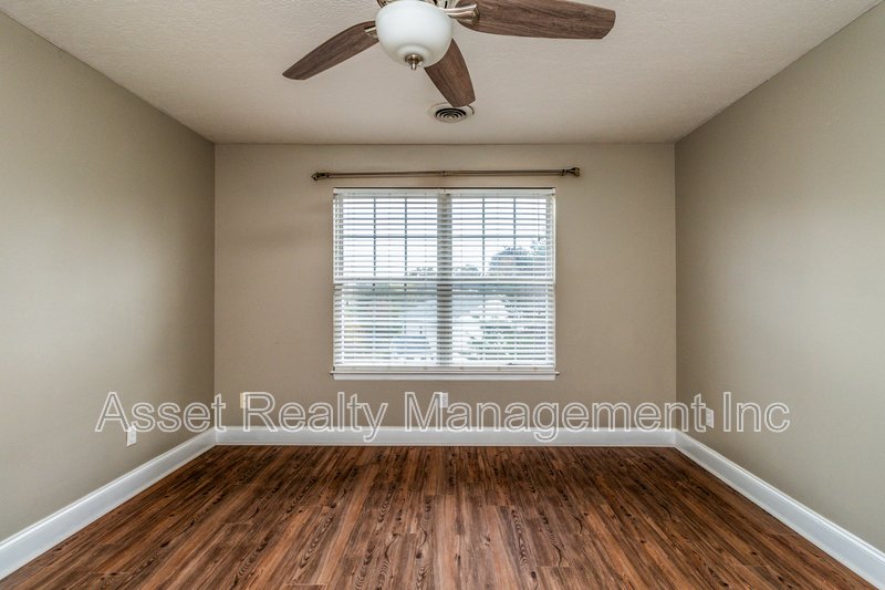 1100 Winterberry Lane property image