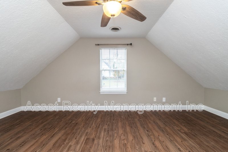 1100 Winterberry Lane property image