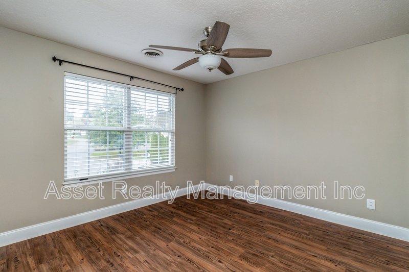 1100 Winterberry Lane property image