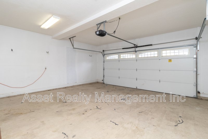 1100 Winterberry Lane property image