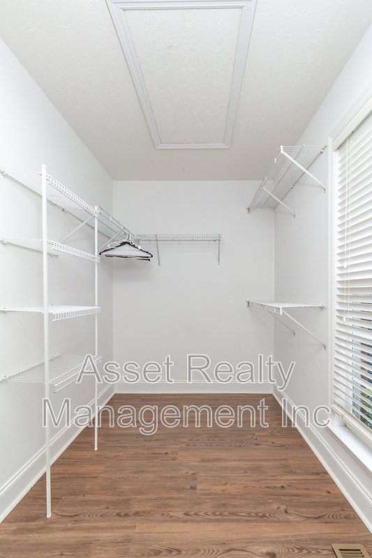 1100 Winterberry Lane property image