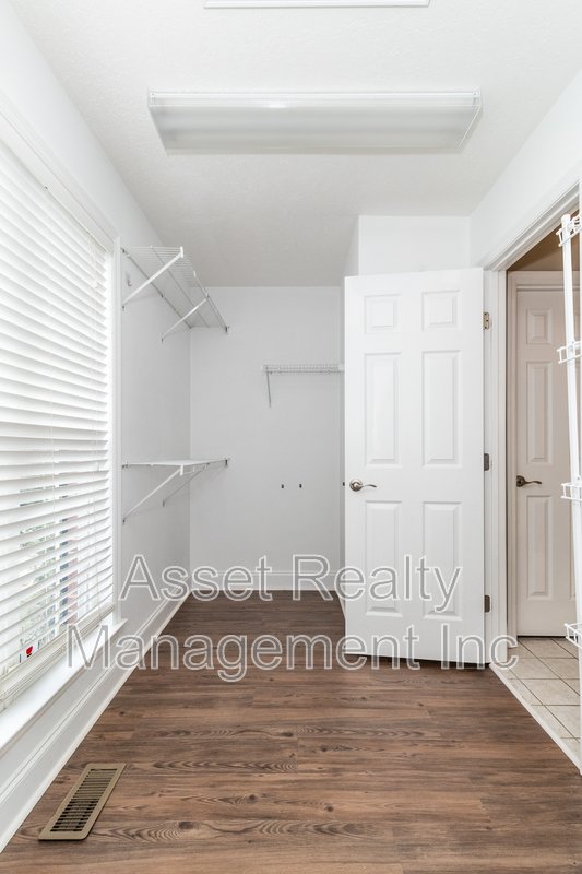 1100 Winterberry Lane property image