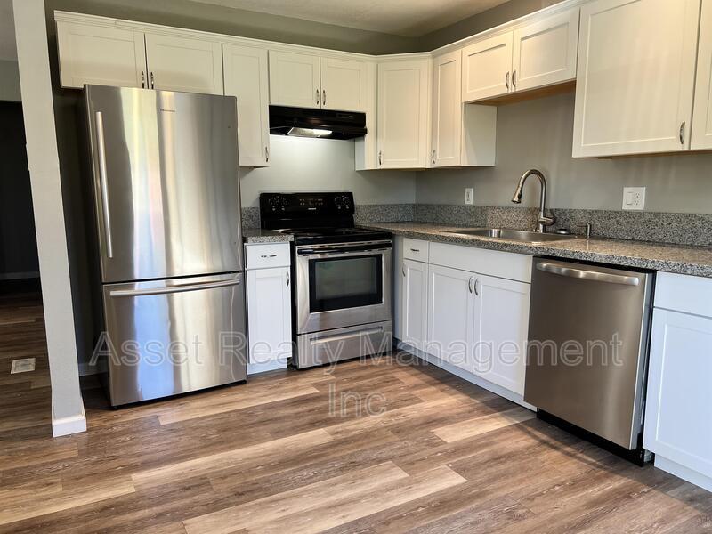 718 Shadycrest Drive property image