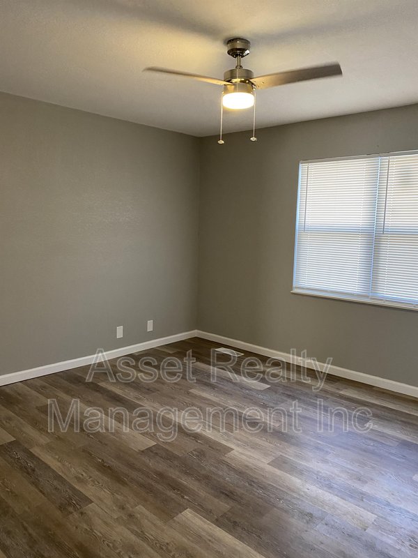 718 Shadycrest Drive property image