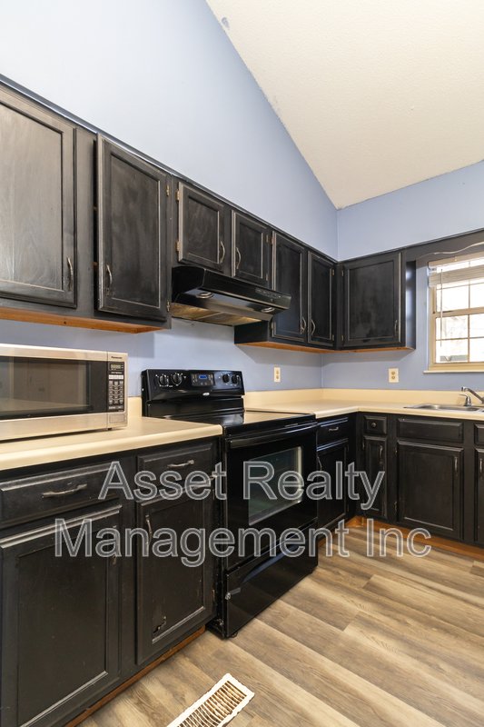 1405 Wenlock Road property image