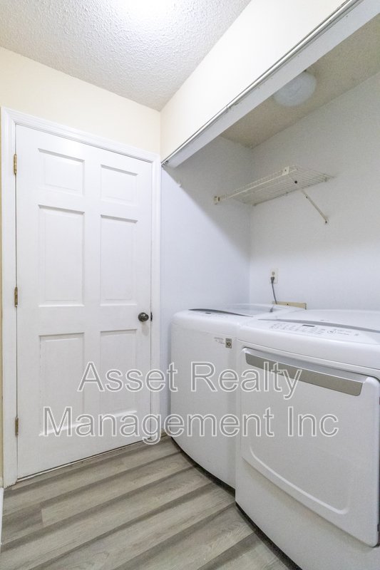 1405 Wenlock Road property image