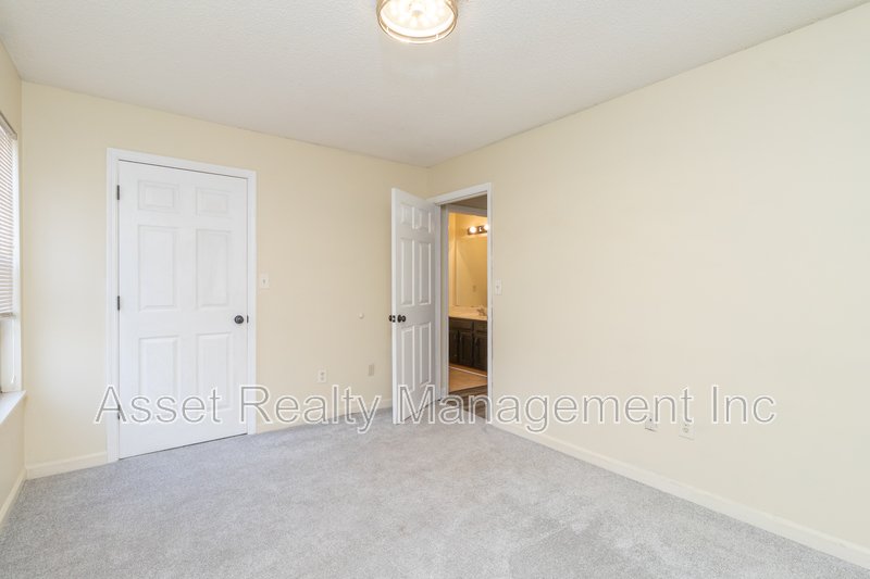 1405 Wenlock Road property image