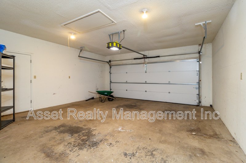 1405 Wenlock Road property image