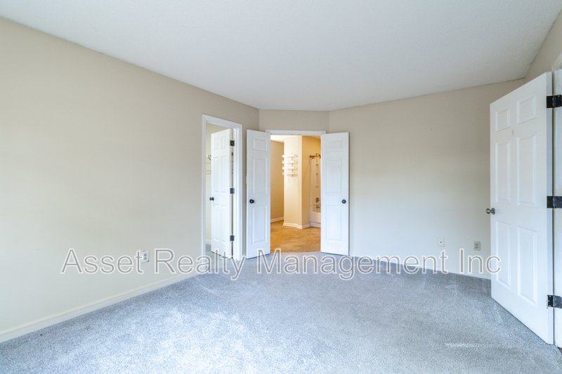 1405 Wenlock Road property image