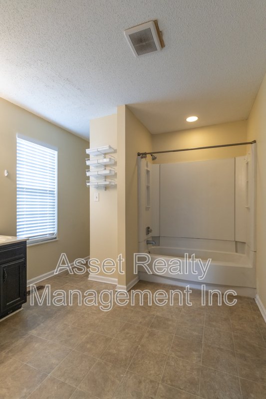 1405 Wenlock Road property image