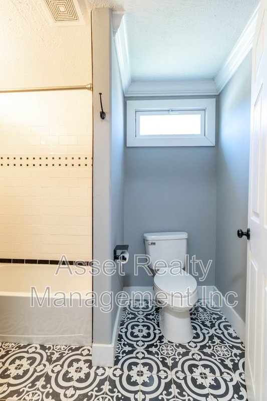 1900 Edgewood Avenue property image